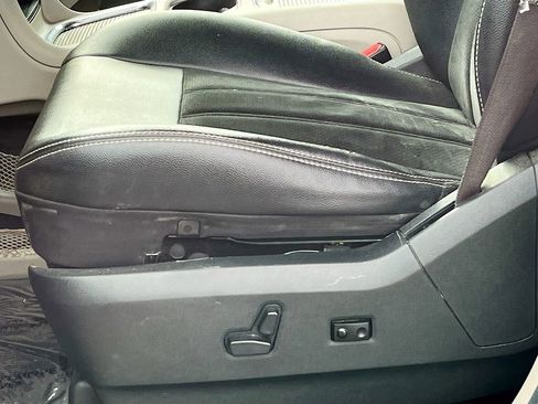 Used 2017 Dodge Grand Caravan SXT image 18