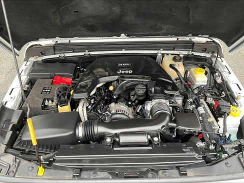 Used 2018 Jeep Wrangler Unlimited Sport S AWD/4WD image 31