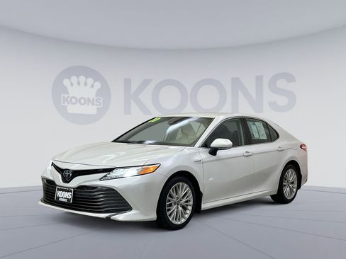 Used 2020 Toyota Camry XLE image 1