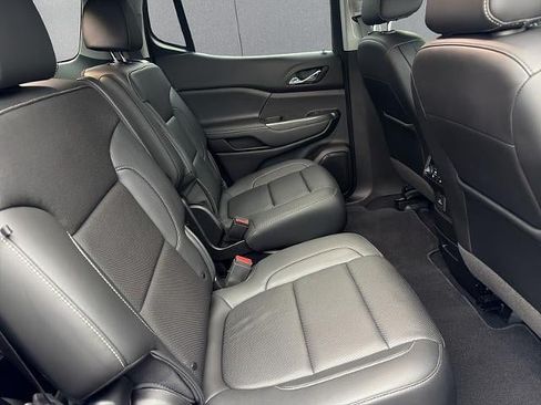 Used 2022 GMC Acadia SLT w/ Preferred Package AWD/4WD image 16