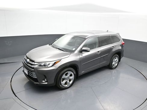 Used 2018 Toyota Highlander Limited w/ Protection Package #3 image 36