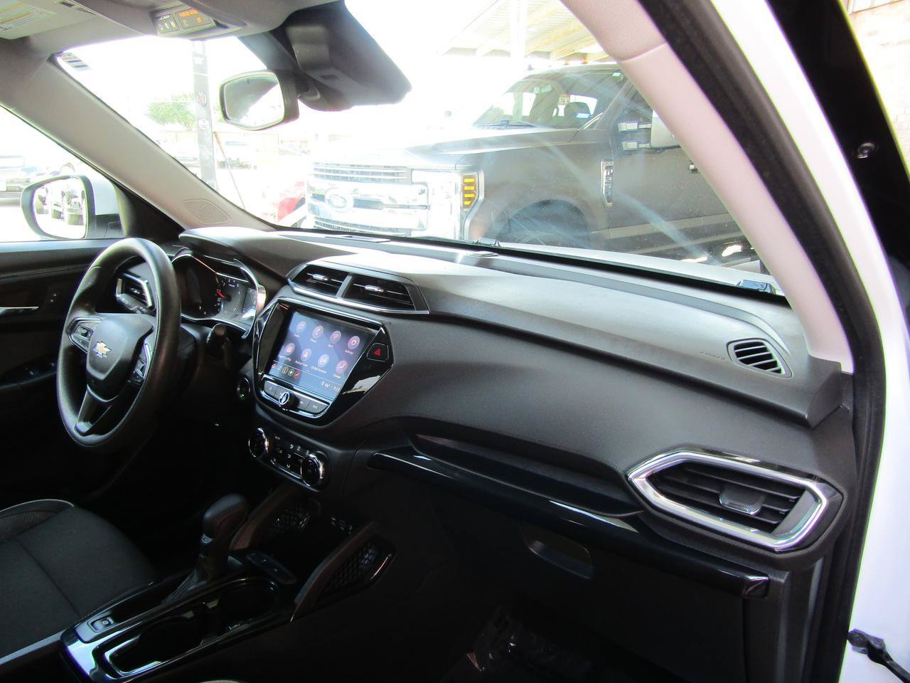 Used 2021 Chevrolet TrailBlazer LT w/ Convenience Package FWD image 10