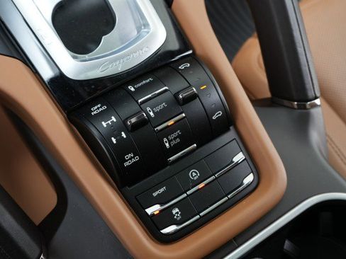 Used 2017 Porsche Cayenne Turbo image 73