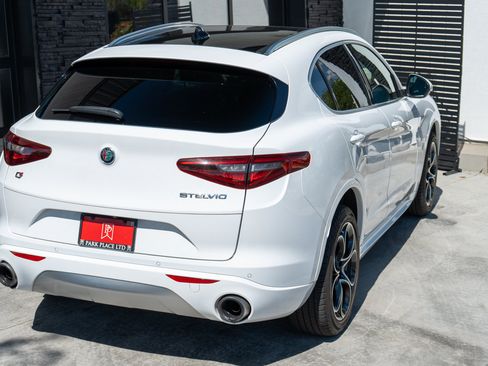 Used 2020 Alfa Romeo Stelvio Ti w/ Active Blind Spot Package AWD/4WD image 12