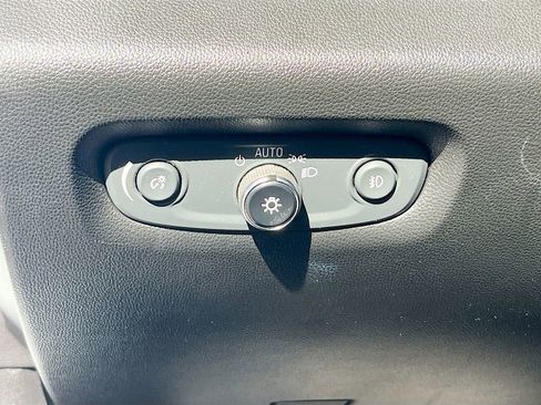Used 2019 Chevrolet Traverse LT FWD image 10