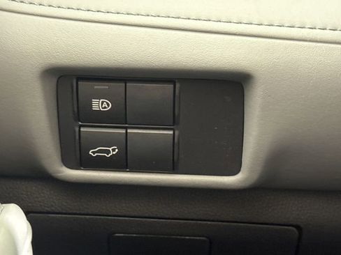 Used 2022 Toyota Highlander LE AWD/4WD image 35