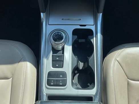 Used 2023 Ford Explorer XLT w/ Equipment Group 202A RWD image 19