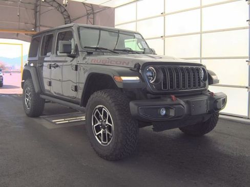Used 2025 Jeep Wrangler Unlimited Rubicon image 2