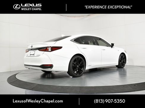 Used 2022 Lexus ES 300h F Sport image 6