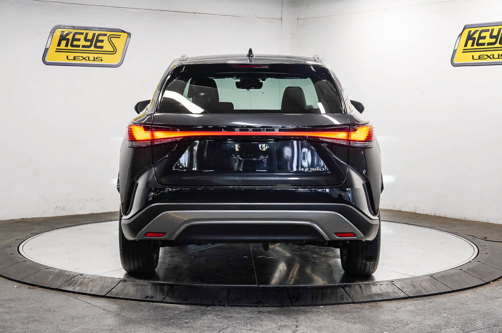 Used 2024 Lexus RX 350 Premium w/ Accessory Package (Z1) FWD image 3