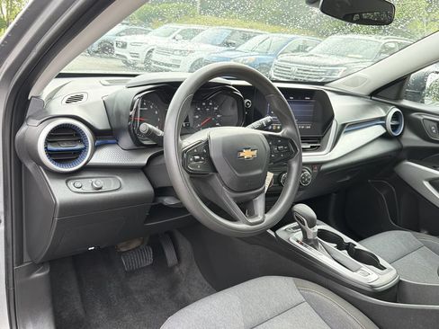 Used 2024 Chevrolet Trax LS w/ Driver Confidence Package FWD image 10