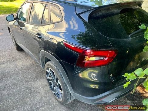 Used 2024 Chevrolet Trax RS w/ Sunroof Package FWD image 4