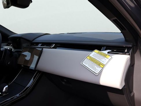 New 2026 Land Rover Range Rover Velar Dynamic SE image 10