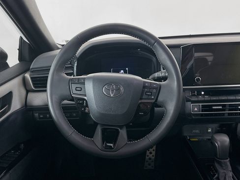 Used 2025 Toyota Camry SE FWD image 18