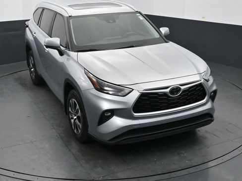 Used 2024 Toyota Highlander XLE image 34