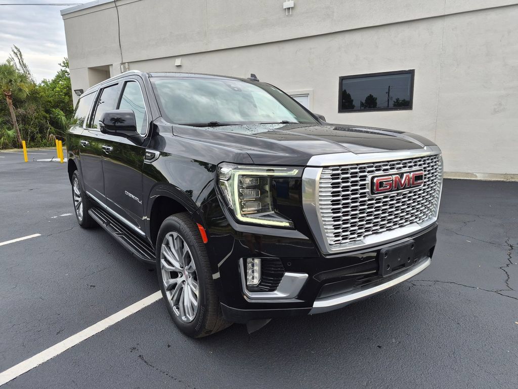 Used 2021 GMC Yukon XL Denali w/ Advanced Technology Package AWD/4WD image 3