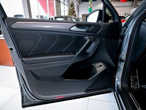 Used 2024 Volkswagen Tiguan SE R-Line image 17