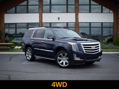 Used 2018 Cadillac Escalade Luxury AWD/4WD image 1