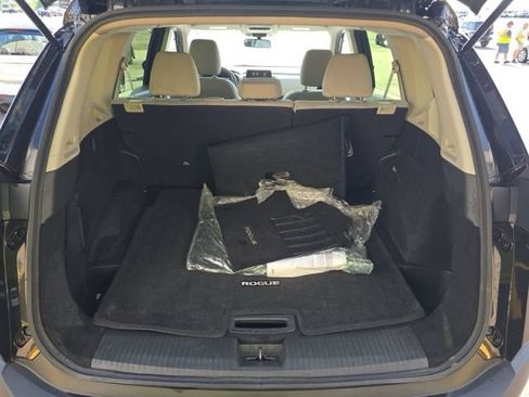 Used 2023 Nissan Rogue SV AWD/4WD image 16