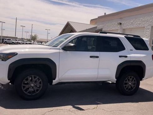Used 2025 Toyota 4Runner SR5 AWD/4WD image 6