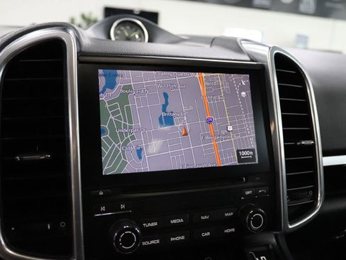 Used 2017 Porsche Cayenne S Platinum image 33