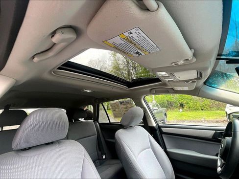 Used 2018 Subaru Outback 2.5i Premium AWD/4WD image 12