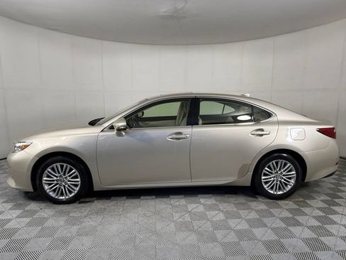 Used 2015 Lexus ES 350 w/ Luxury Package FWD image 3