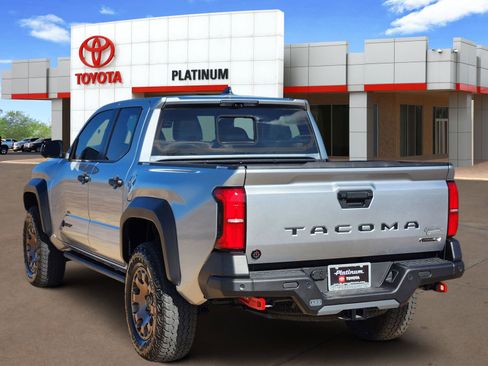 Used 2025 Toyota Tacoma Trailhunter image 5