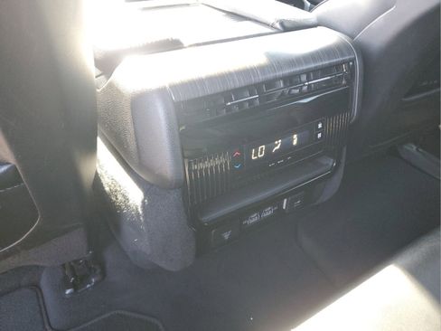 Used 2024 Jeep Wagoneer Series II w/ Flexible Seating Group RWD image 13