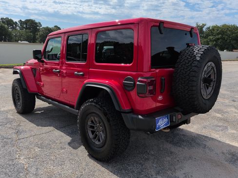 Used 2025 Jeep Wrangler Unlimited Rubicon 392 AWD/4WD image 5