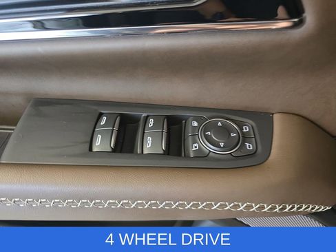 Used 2025 GMC Yukon Denali Ultimate AWD/4WD image 30