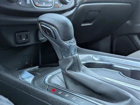 Used 2023 Chevrolet Traverse LT FWD image 12