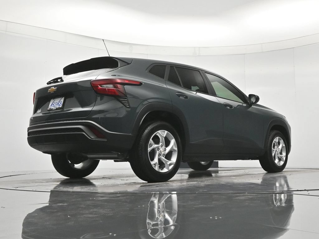 New 2026 Chevrolet Trax LS w/ LS Convenience Package FWD image 39