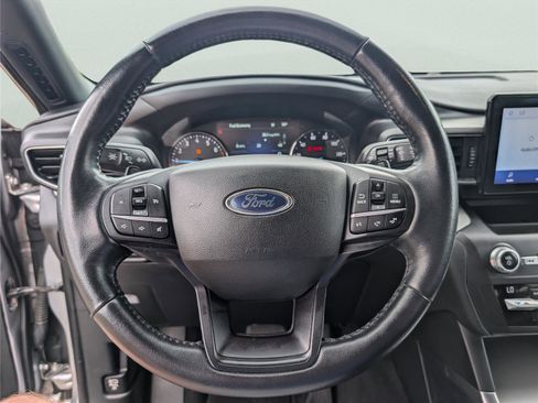 Used 2020 Ford Explorer XLT w/ Equipment Group 202A RWD image 28