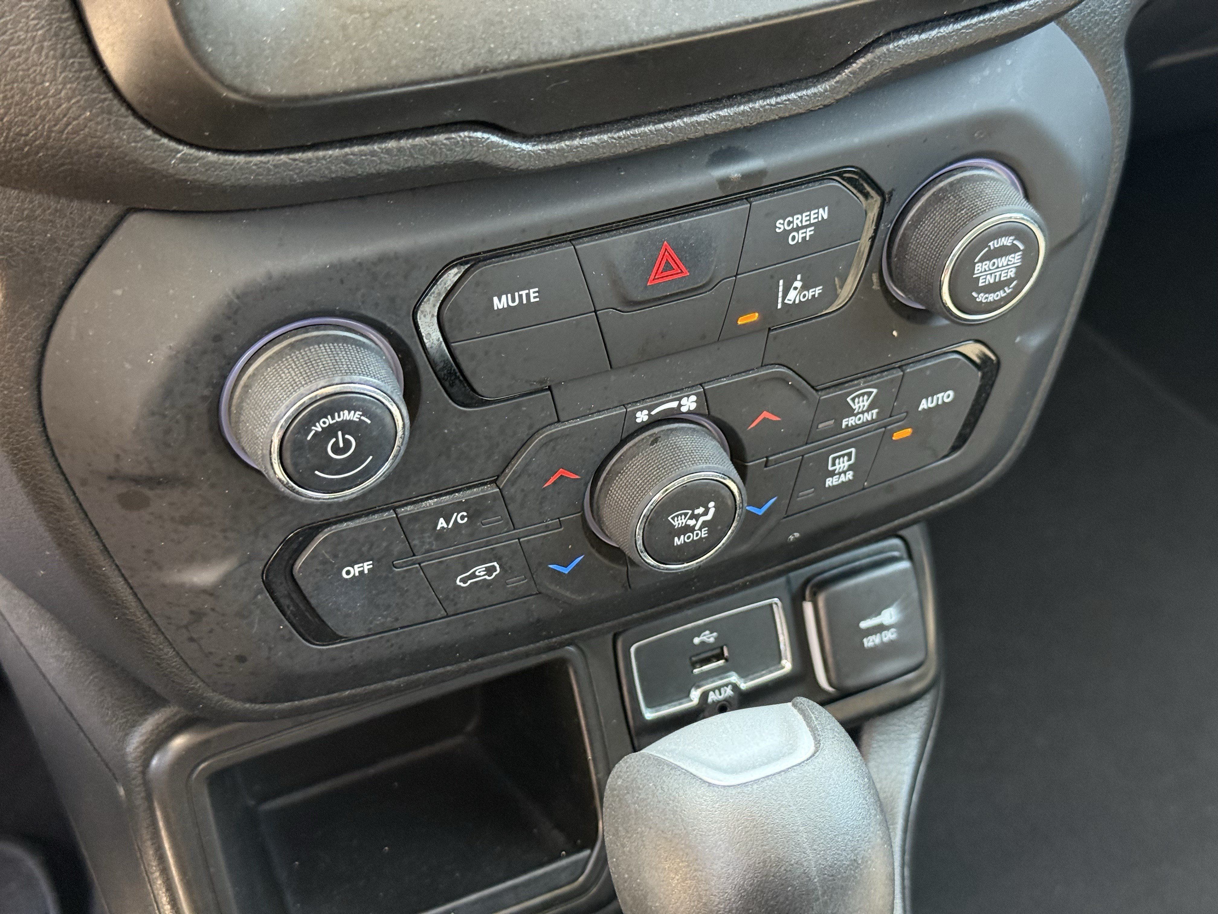 Used 2021 Jeep Renegade Latitude FWD image 22