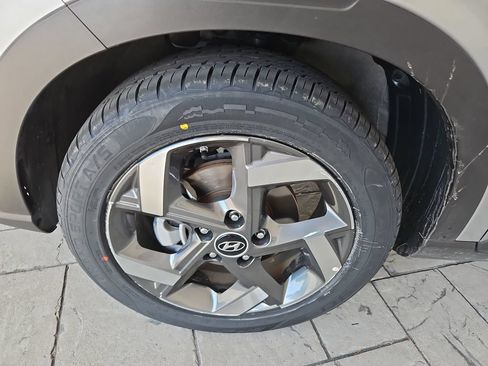 Used 2025 Hyundai Venue SEL FWD image 32