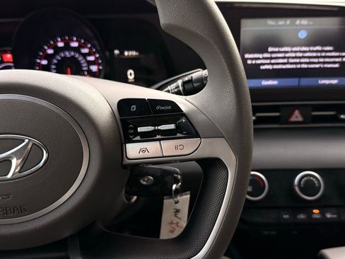 Used 2021 Hyundai Elantra SE image 29