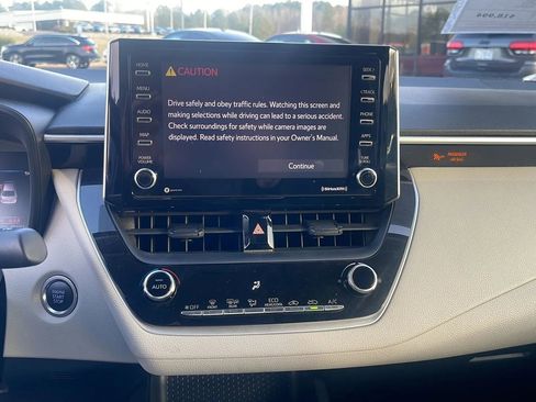 Used 2021 Toyota Corolla LE image 15