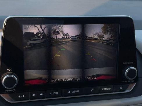 Used 2025 Nissan Rogue SV image 18