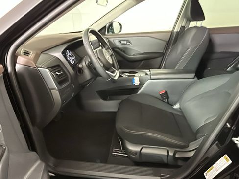 Used 2023 Nissan Rogue FWD image 13
