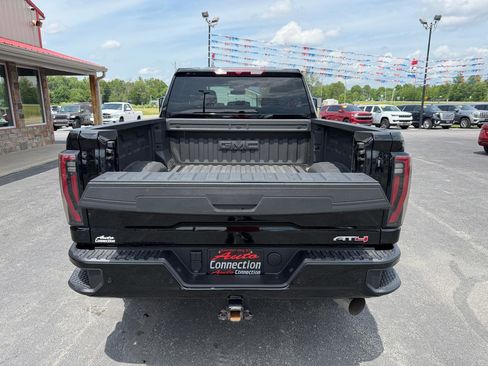 Used 2025 GMC Sierra 2500 AT4 AWD/4WD image 6