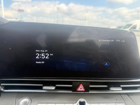 Used 2024 Hyundai Elantra SEL w/ Convenience Package FWD image 23
