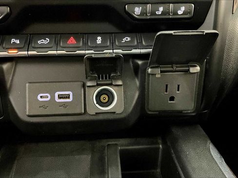 Used 2020 Chevrolet Silverado 2500 High Country w/ Technology Package image 32