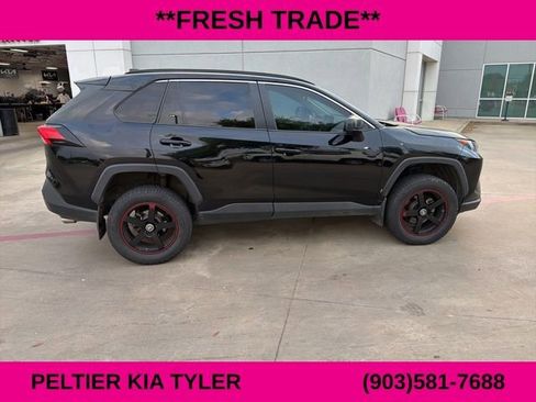 Used 2021 Toyota RAV4 LE image 12