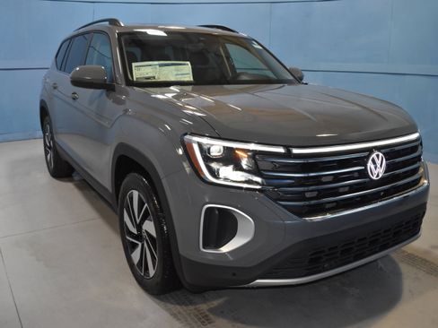 New 2026 Volkswagen Atlas SE image 1