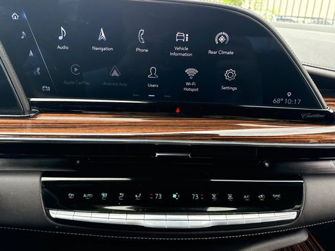 Used 2024 Cadillac Escalade Luxury AWD/4WD image 29