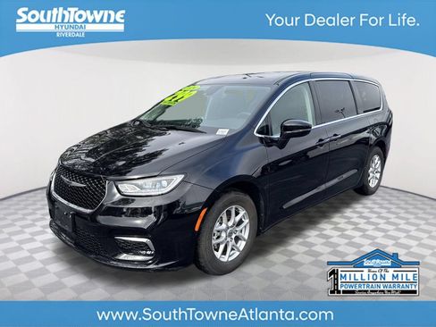 Used 2024 Chrysler Pacifica Touring-L FWD image 1