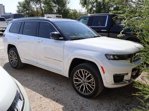Used 2024 Jeep Grand Cherokee L Summit AWD/4WD image 2