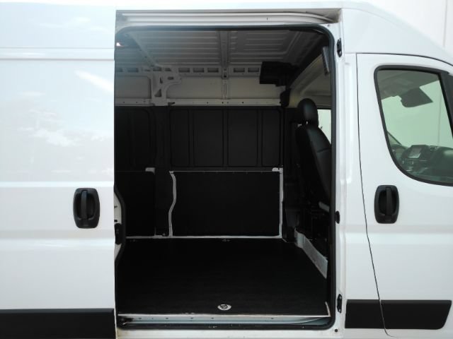 Used 2025 RAM ProMaster 2500 w/ Convenience Group FWD image 5