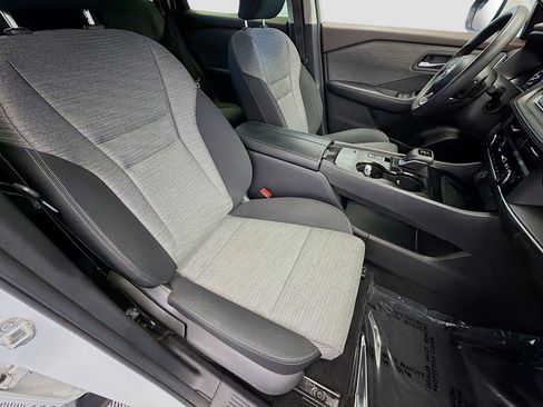 Used 2023 Nissan Rogue SV image 15